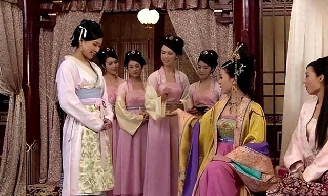古代夫妻同房时，为何让丫环守在床边？难道他们不尴尬吗？
