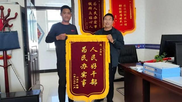 乌兰布统司法所：旅游旺季化纠纷 锦旗致谢显真情