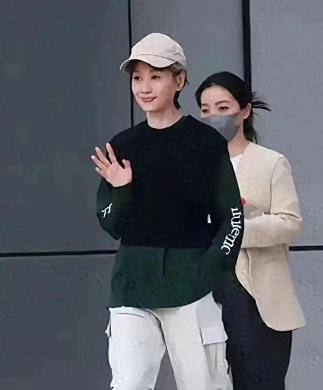 难以相信！她已经61岁了，看起来竟然像三四十岁的样子！