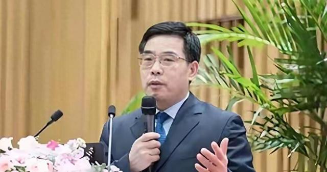 万亿央企蛀虫终被揪，离职七年难逃法网	，25年腐化史现真容	。