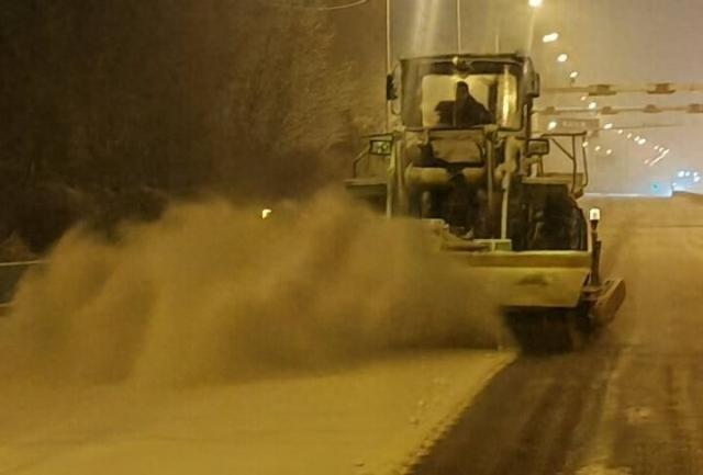 边下边清！千山风景名胜区连夜除雪保民生