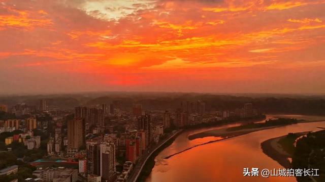 四川被大佛“庇佑”的城市，方言是正宗古蜀话，还有吃不够的美食