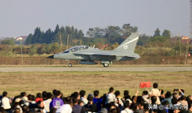 🔥2025南昌飞行大会｜瑶湖机场变身空中乐园，这份嗨玩攻略快收好！