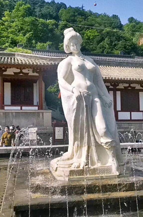 “贵妃出浴”与“鲁迅躺枪”：莫让哗众取宠污染文化清流