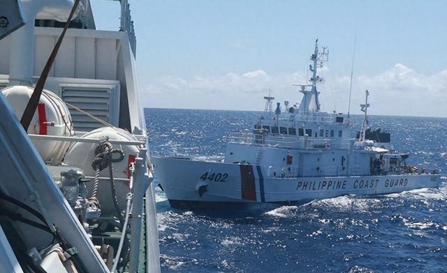 九三阅兵将至，南海生变，美军接到菲军求救，中方已兵围仁爱礁