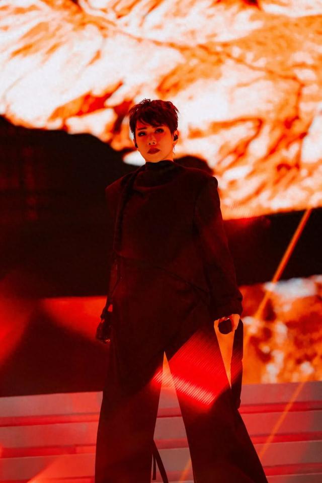 《逃出鲜花森林》攻略（任何时期的她都难以被定义）