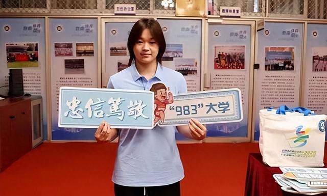 全红婵入学仅几天，评论区乱作一团，身材发胖、没文化引争议