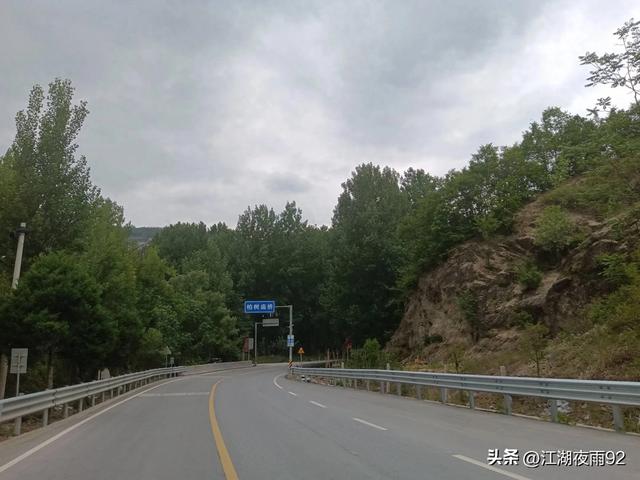 西峡深山发现战国古城遗址，旁有千年古柏，古寺，气势盎然