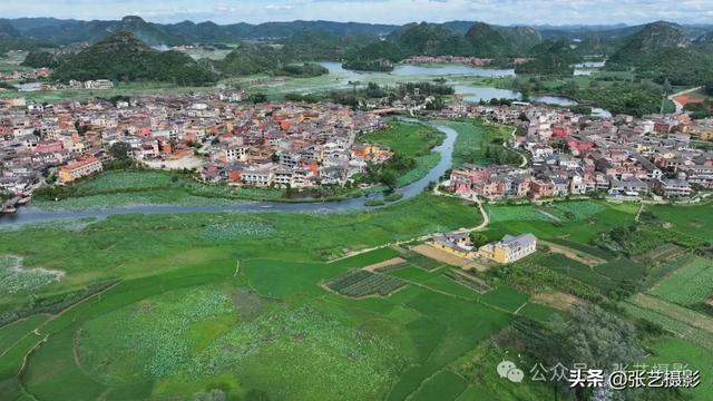 云南普者黑，水墨仙人洞村