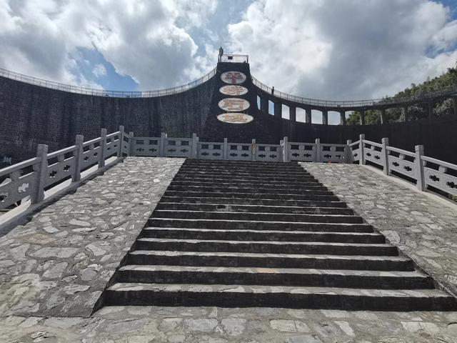 平桥石坝吟：石坝形成高空景 风光掠影坝上映