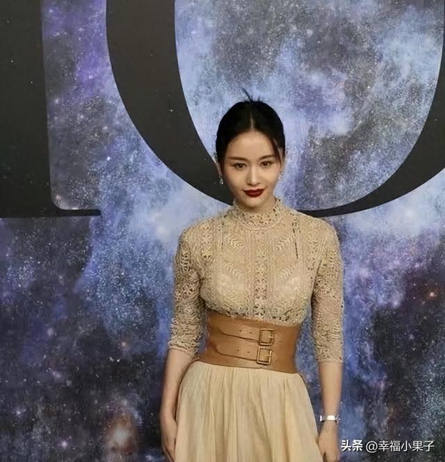 王子文身材娇小，单比例极好，显得特别可爱。