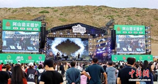 新疆阿勒泰首届山地草原音乐节开幕