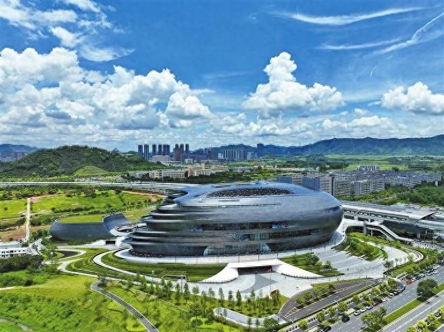 奔赴光明！拥抱这座宜居 宜业宜游的“科幻家园”