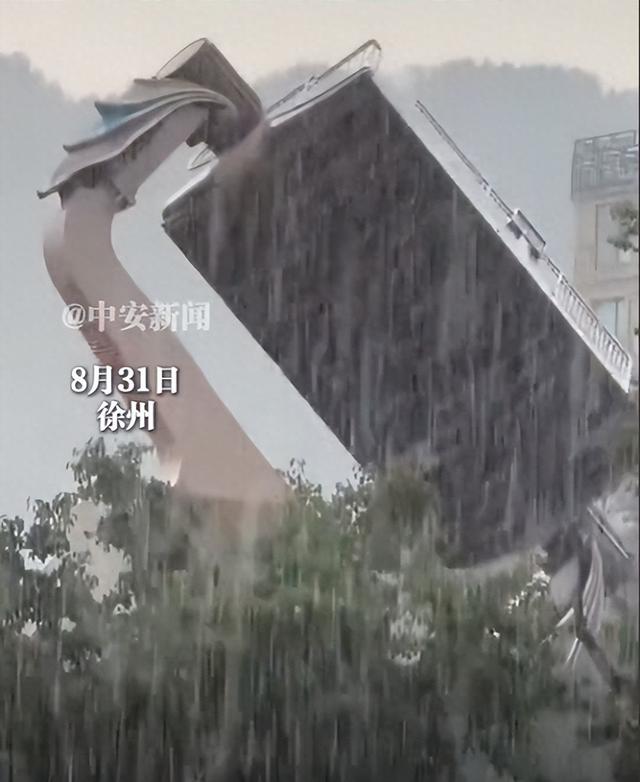 游客体验“空中飞椅”突降大雨？徐州乐园回应：中雨转小雨，无人受伤