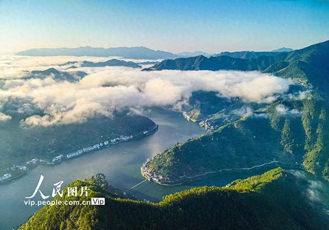 安徽歙县：新安江畔初秋晨韵