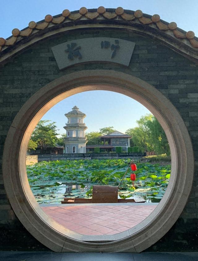 厦门园博苑十大园区之岭南园，占地面积4.45公顷，有4个城市展园