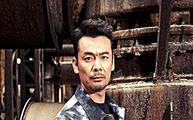 父亲是著名导演！他却“窝囊”25年没人理，直到遇54岁迟暮才大火