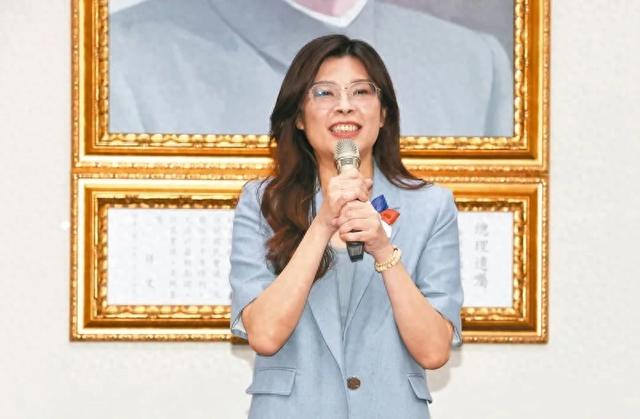 郑丽文再表态，做什么都愿意，请求访问大陆，打朱立伦措手不及