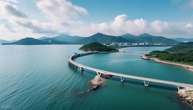 一脚油门直达城建天花板：深圳郊区太会了