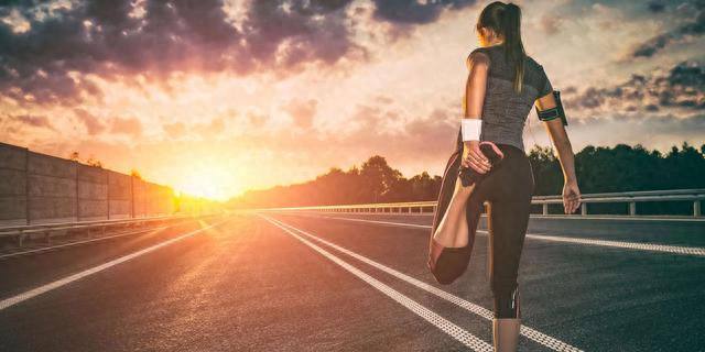 锻炼越多越早死？医生警告：这几种运动，中老年人别再拼命做了！