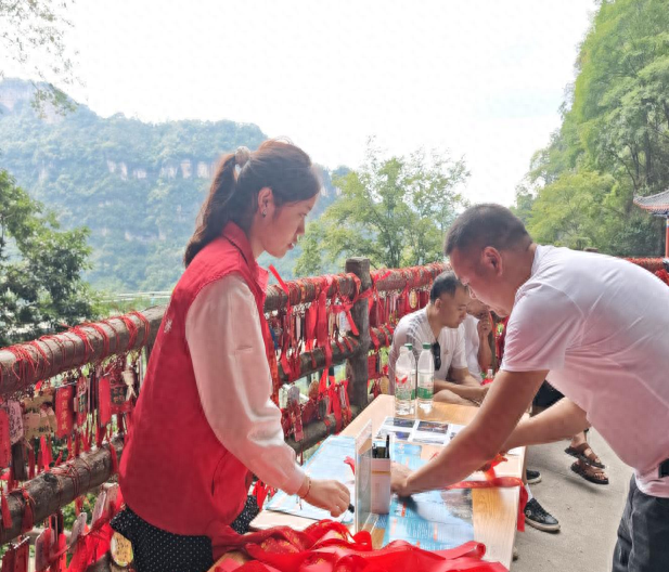 青春正当时|铜仁“小青椒”绘就旅游暖心画卷