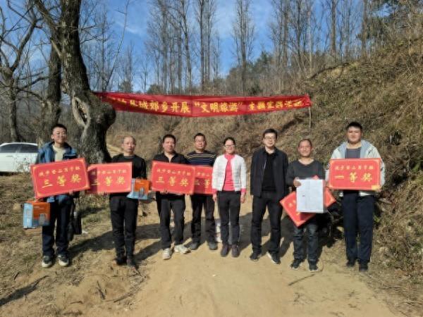 登山揽胜强体魄 文明同行护青山——桐柏县城郊乡冬季登山暨文明旅游实践活动圆满举行