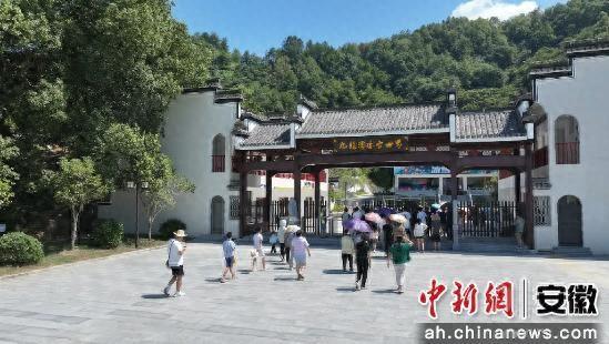 皖南首个室内冰雪综合体成暑期亲子游热门之选