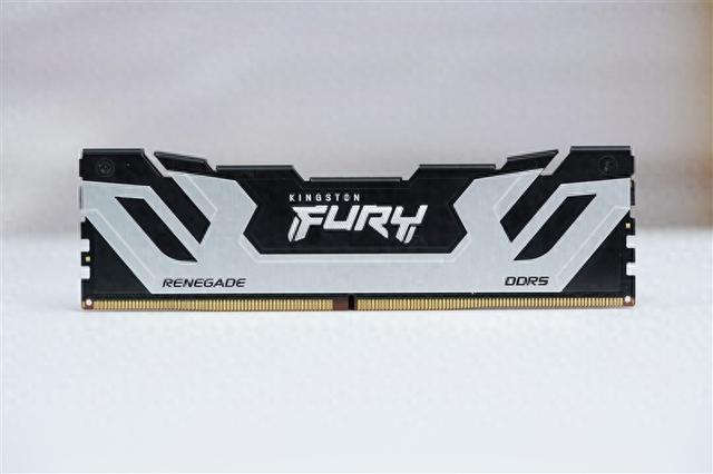 锐龙7 9800X3D网游、酷睿Ultra 9 285K对比：Intel搭配顶级8400MHz内存依然差距巨大