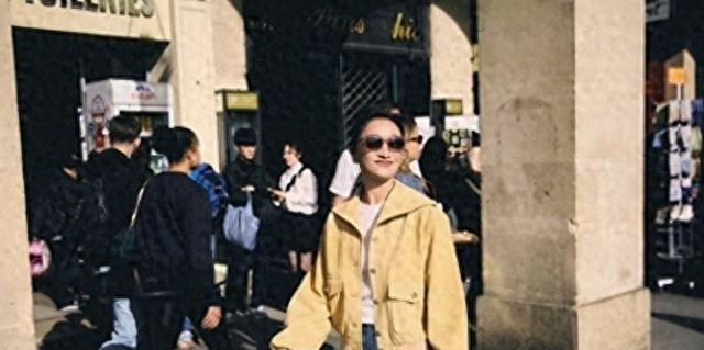 50岁周迅头发花白，抿嘴模样一脸沧桑认不出，无儿无女成最大缺憾