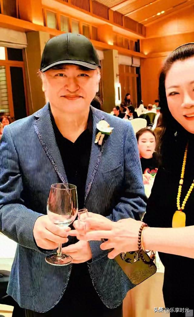 刘欢女儿在重庆举行婚礼！桌上摆了茅台，刘欢哭了，不舍女儿出嫁