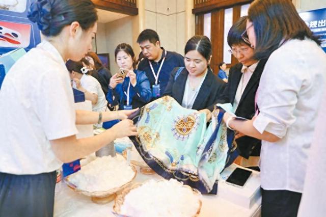 2025新乡跨境电商大会开幕