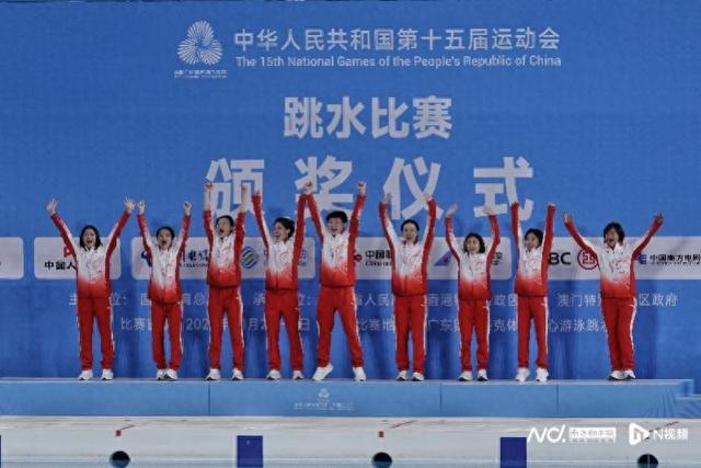 多图直击广东“梦之队”零失误夺十五运会跳水首金