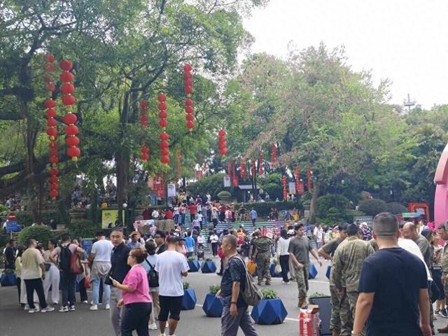 风车转转，广州重阳登高人气旺、暖意浓