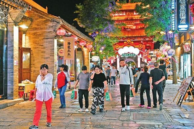 忻州古城游人如织