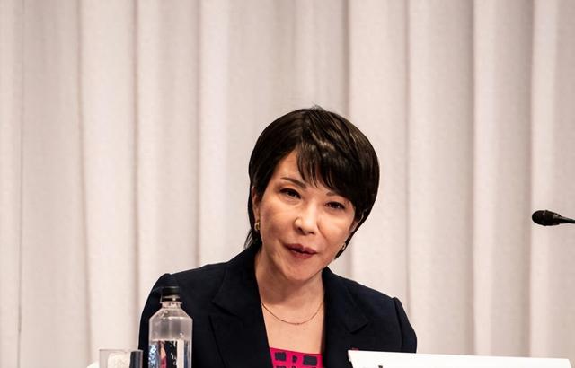 报复还是自坑？日本故意卡脖子！高市早苗准备下达禁令，有一样东西，坚决不准卖给中国