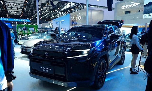 年底买车别瞎看！ CR-V和RAV4荣放	，老司机告诉你差在哪