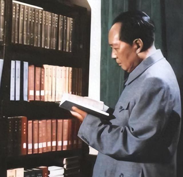 1955年授衔，陈奇涵给自己定在中将，毛主席发脾气：不把我放眼里