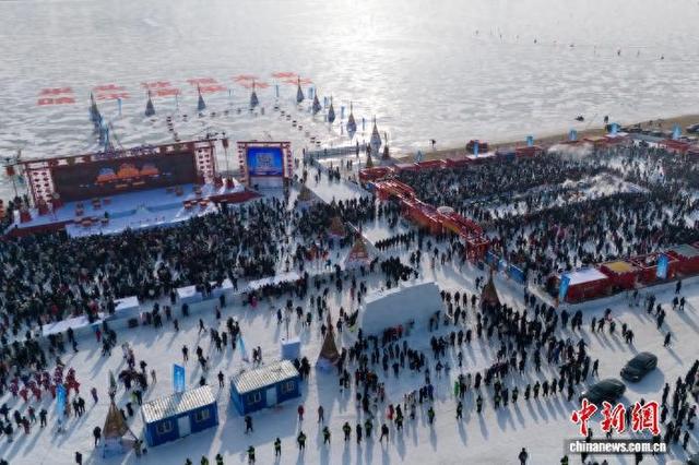 哈尔滨采冰节启幕 千年冰雪文化焕新登场