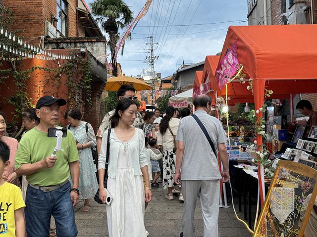 曲靖老街·新青年集市：烟火气里的文创热