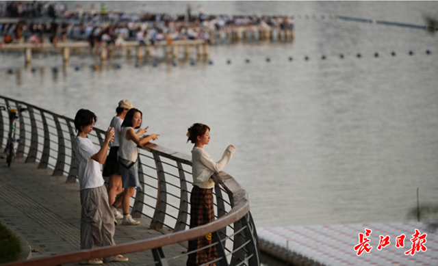 逐浪、纳凉，体验东湖夏日亲水盛宴