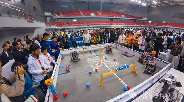 万名科技少年逐梦“机器人奥运会” 2025世界机器人大赛宜昌锦标赛开幕