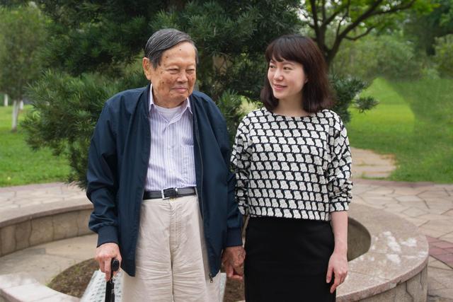 恭喜翁帆！这个女人“不简单”，她活成了令人羡慕的女人！