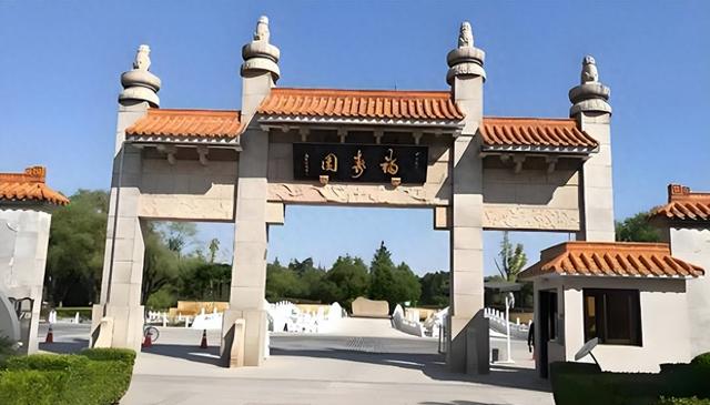 从稳赚不赔到打折清仓，三股风要掀翻整个高端墓地行业？