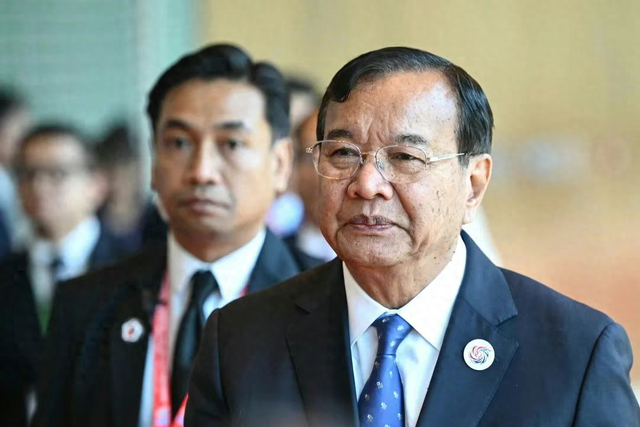 局势反转！与多国使节通气后，柬埔寨强势出手，13万泰国人撤离