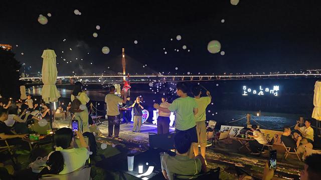 活力中国调研行｜福建泉州：夜经济点亮“滨海浪漫线”