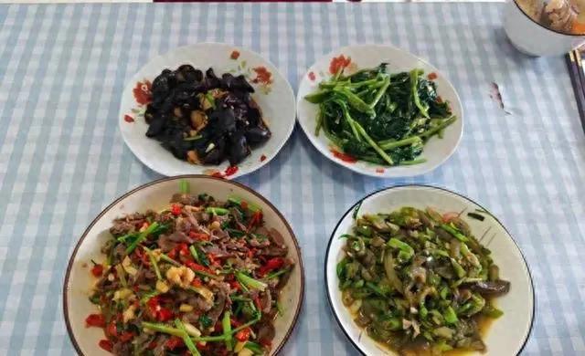 江西 90 后夫妻的晚餐，4 个菜晒朋友圈火了，网友：家里有矿吧
