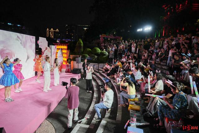 在成都过七夕，搭乘“1.314 爱情专线”驶向幸福彼岸！