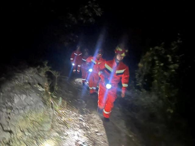 假期出游切勿爬野山 这份登山安全须知请牢记