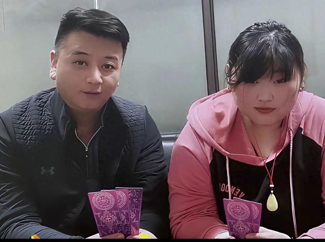 朱之文的女儿憨厚老实，但是她找这个男朋友挺好的，一脸的精明