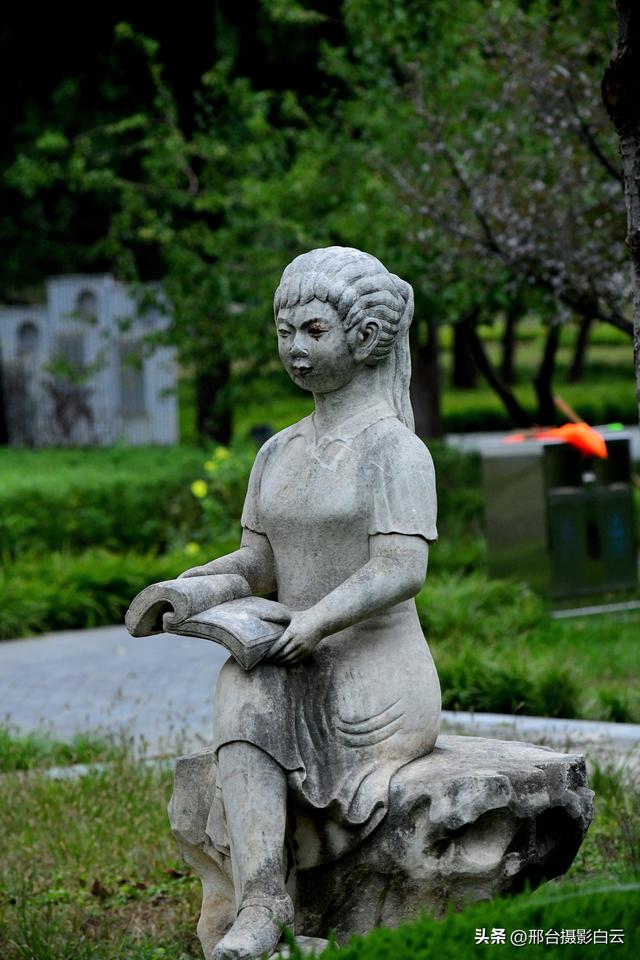 达活泉公园最美秋色（图）
